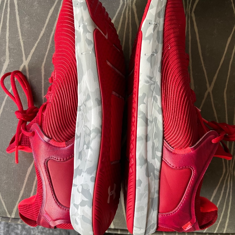 Men’s Underarmour Hovr trainers, Size 10